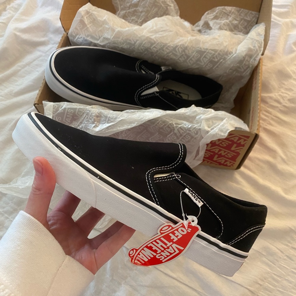 NEW IN BOX ASHER VANS size 8.5